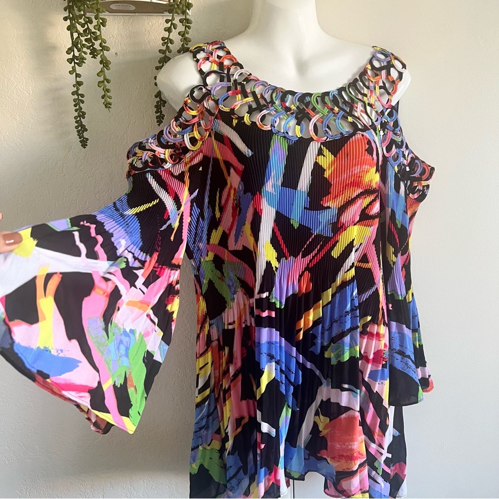 Kate & Mallory Cold Shoulder Top (Size 1X) (NWOT)